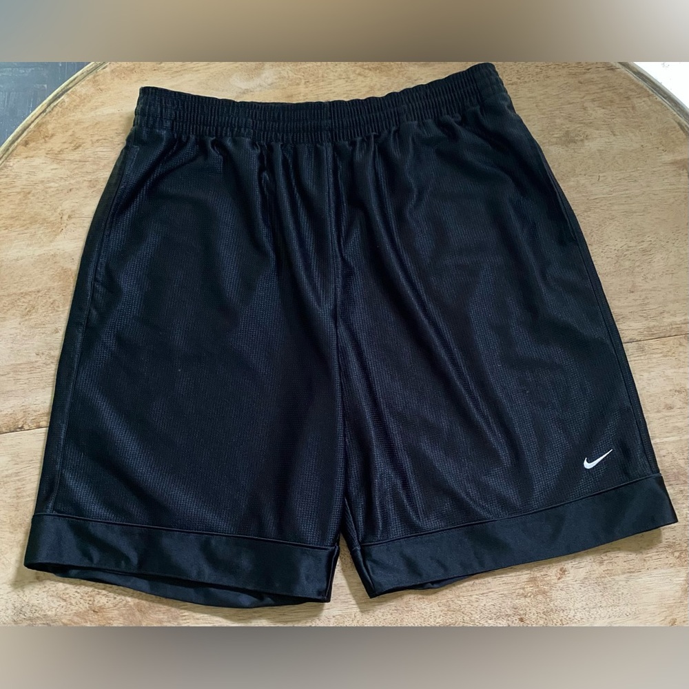 Nike Men’s Sz XL‎ Black Lined 9” Basketball Shorts
